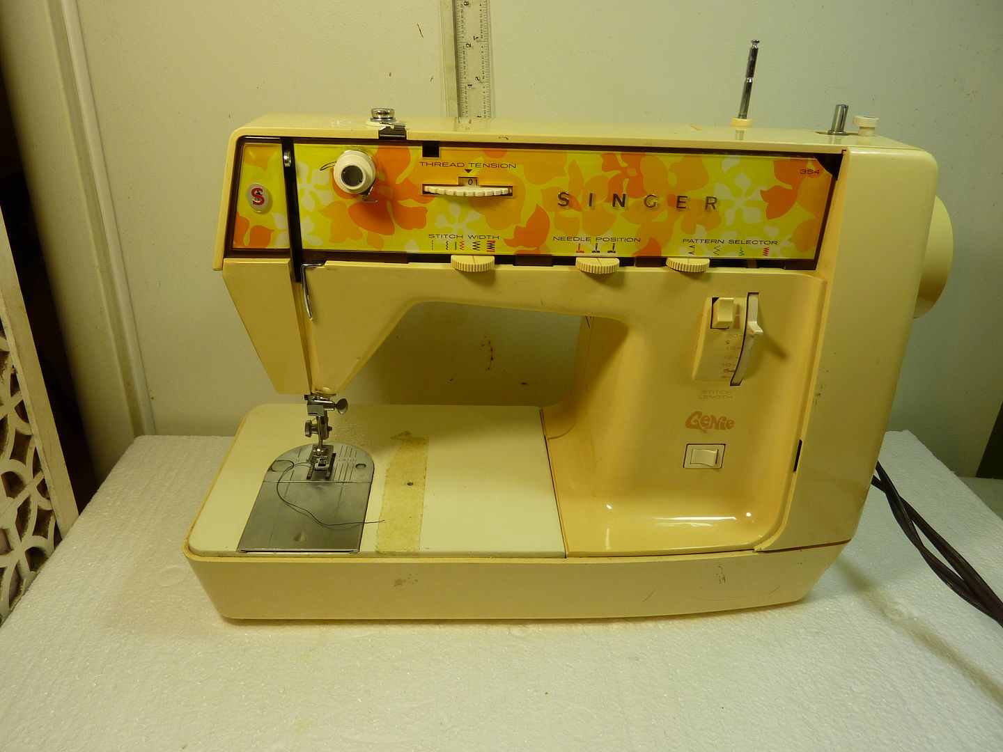 Singer "Genie" Lightweight Portable Sewing Machine Model 354 eBay
